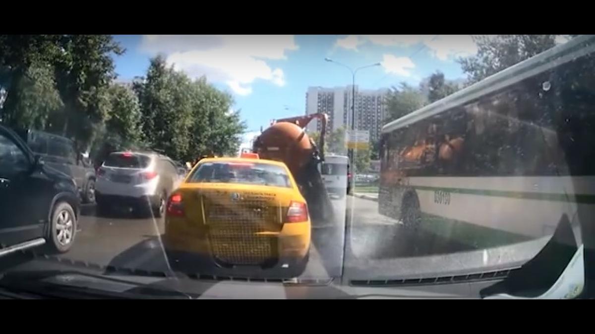 В Москве взорвалась ассенизаторская машина В Москве взорвалась цистерна с фекалиями