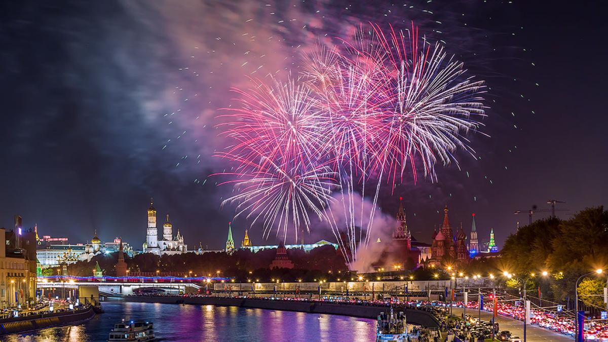 Салют в Москве на День города 2018 Салют в Москве на День города 2018: где и в какое время состоится, список площадок