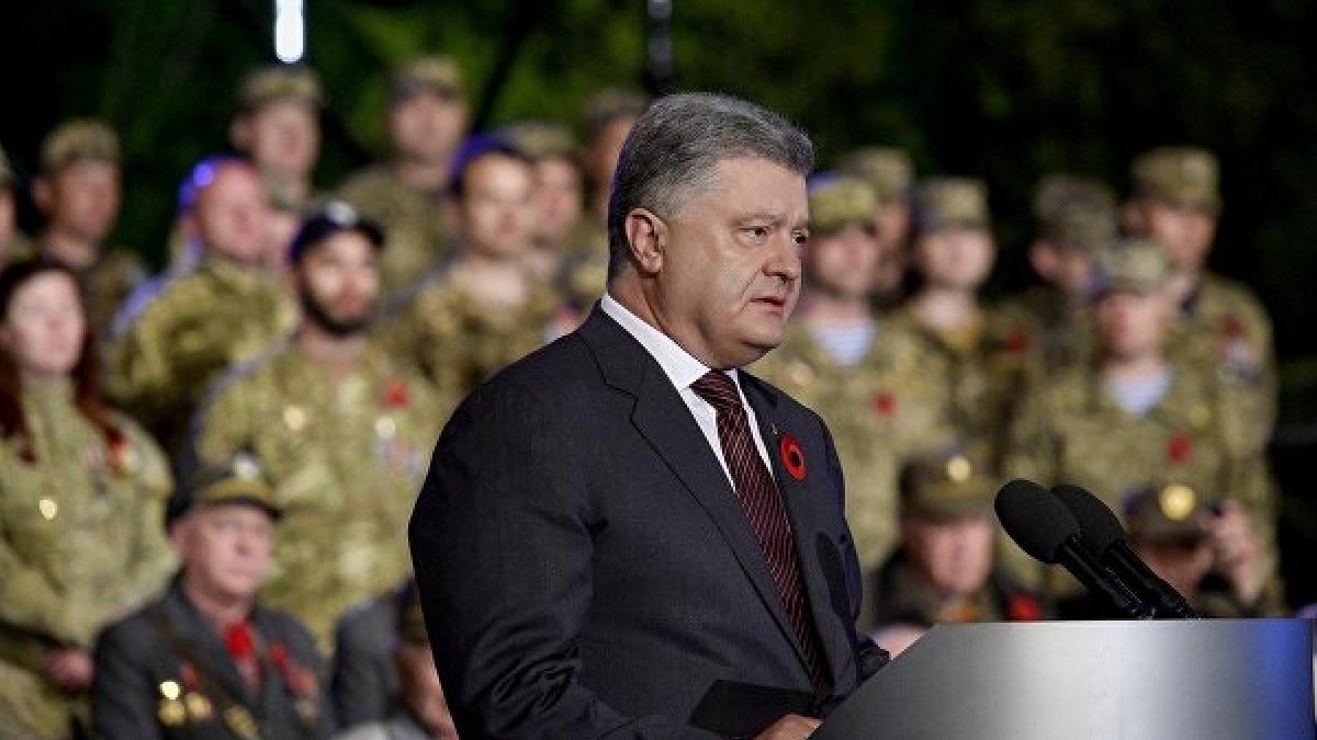 Акцию «Бессмертный поек» президент Украины назвал частью гибридной войны Акцию «Бессмертный полк» президент Украины назвал частью гибридной войны