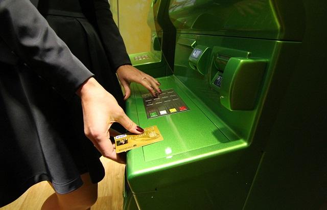 Новые правила снятия наличных в банкоматах введены Сбербанком