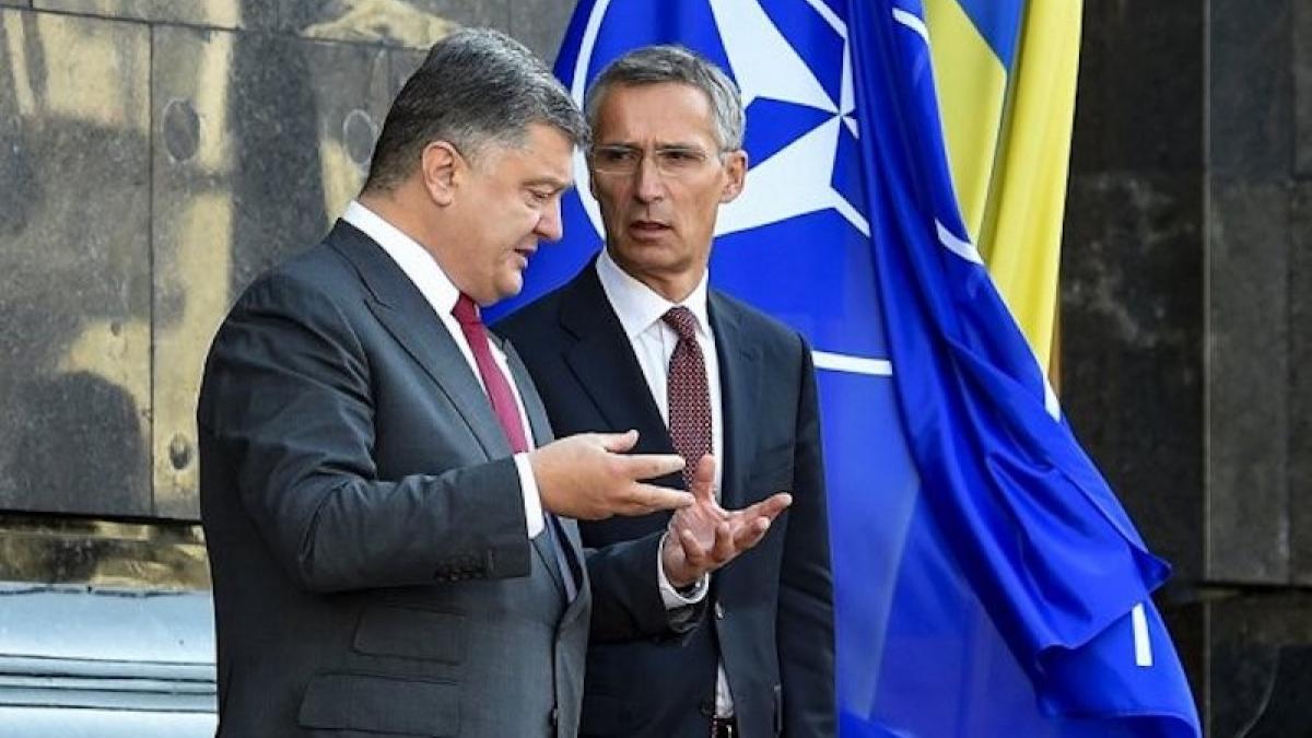 Порошенко и Столтенберг Встреча Порошенко и Столтенберга в Брюсселев