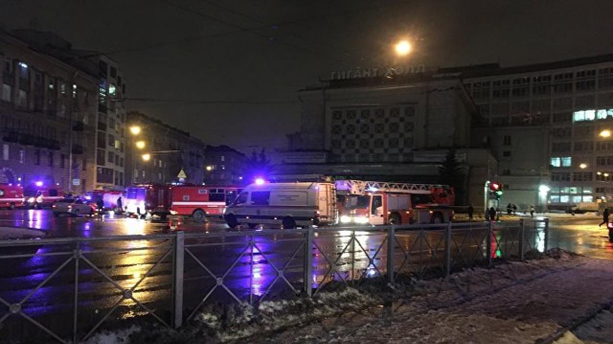 Взрыв в магазине в Санкт-Петербурге сегодня 27 12 17, видео: 10 пострадавших, список; 70 эвакуированных – подробности, последние новости о взрыве в «Перекрестке» Взрыв в Перекрестке