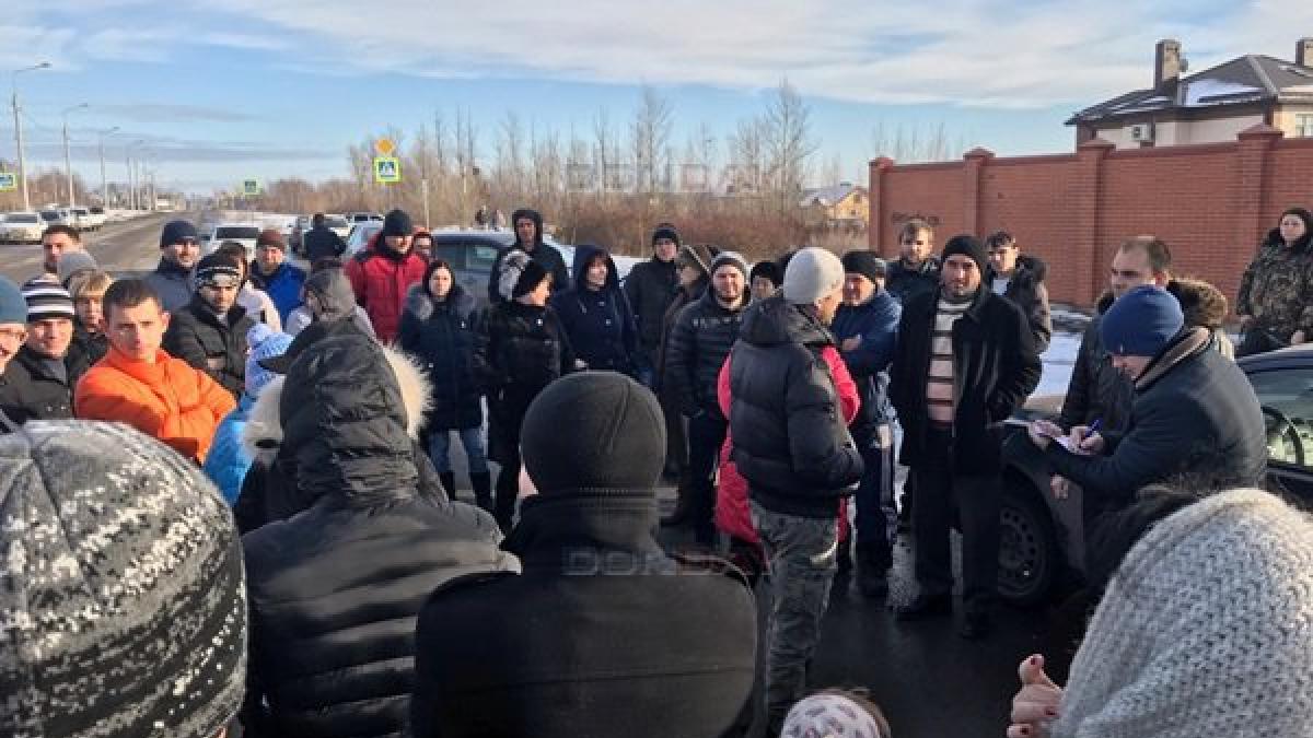 В донской столице жители микрорайона «Платовский» выступают против закрытия дамбы Ростовского моря В донской столице жители микрорайона «Платовский» выступают против закрытия дамбы Ростовского моря