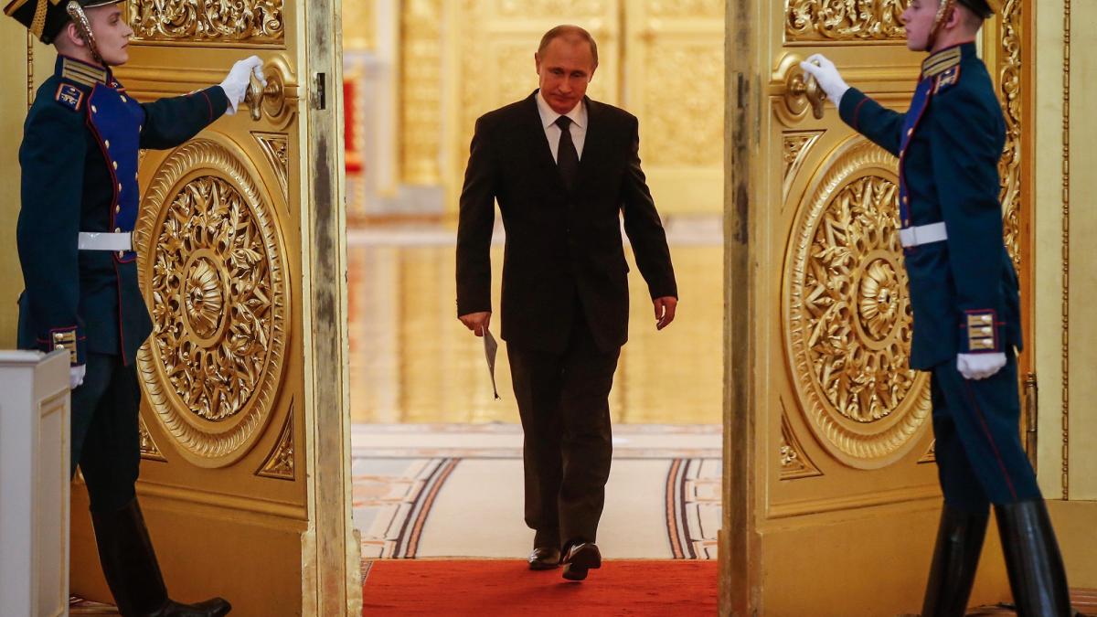 Владимир Путин примет участие в мероприятиях по случаю Дня народного единства Владимир Путин примет участие в мероприятиях по случаю Дня народного единства в России