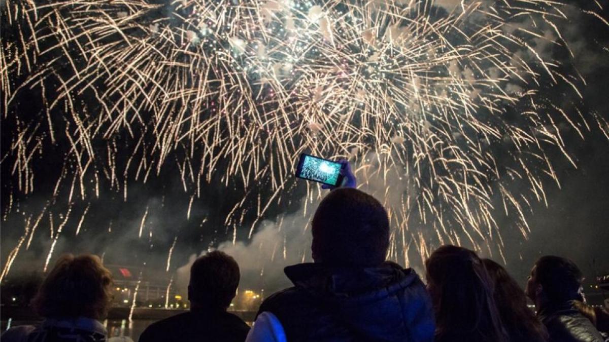 Салют в Самаре на День России 12 июня 2018: где состоится Парад фейерверков, время проведения 12 июня 2018 Салют в Самаре на День России 12 июня 2018
