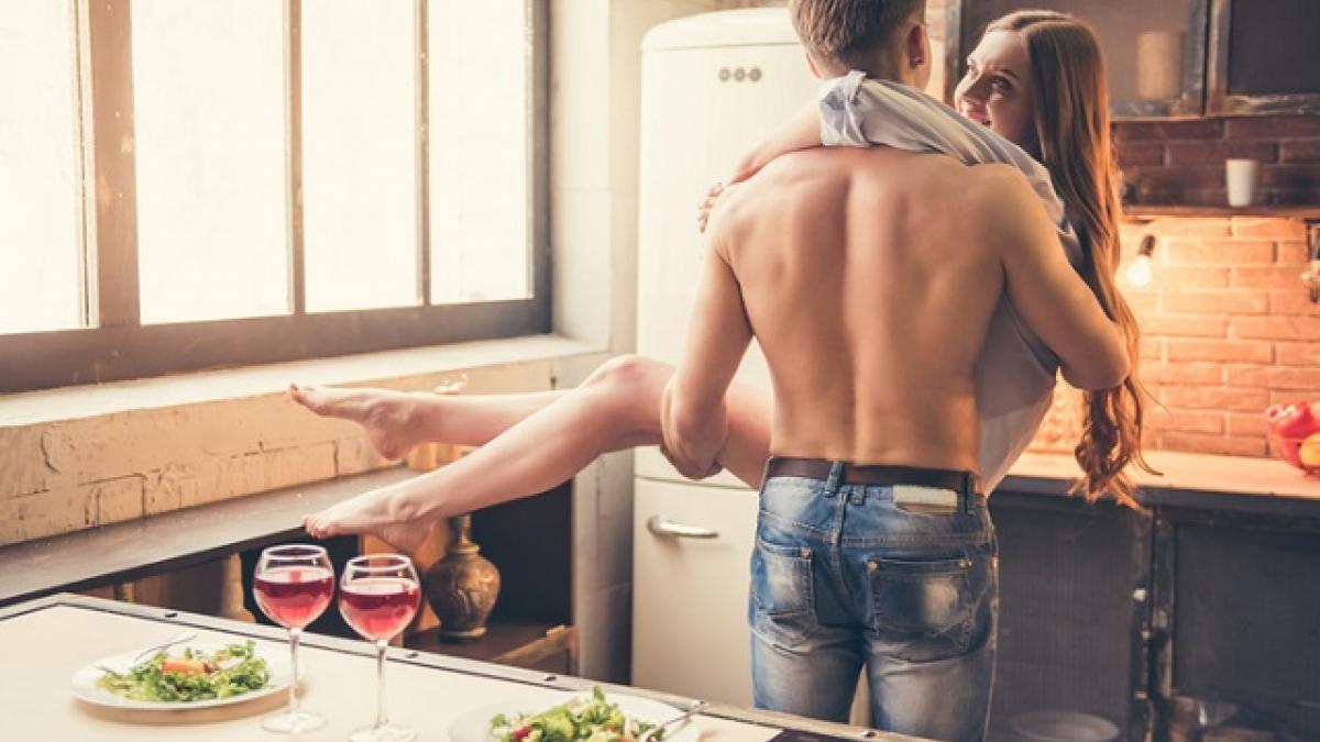 Пара на кухне Продукты-афродизиаки для каждого знака зодиака: астрологи рассказали, как провести незабываемую ночь