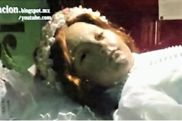 300-летняя мумия девушки проснулась в процессе богослужения в Мексике