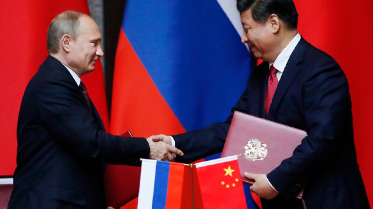 Путин сдержал слово: необычный подарок президента РФ привел в восторг Си Цзиньпина Путин привез Си Цзиньпину в подарок коробку российского мороженого
