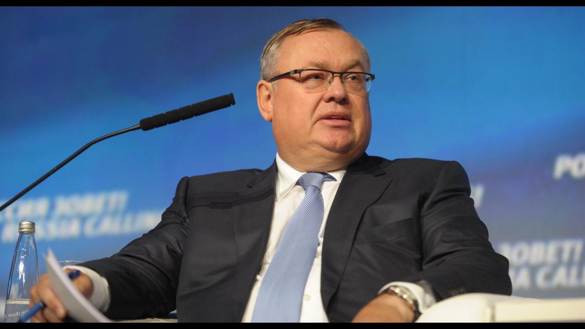 Последние новости сегодня. Глава ВТБ объяснил, какой будет дедолларизация в России