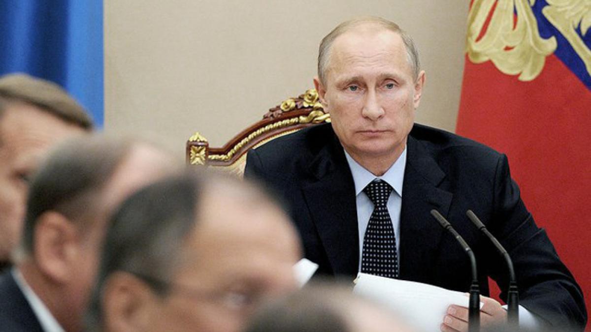 Не зря «дрожали» в США: Путин дал поручение касательно иностранной валюты Путин поручил начать с 2018 года переход на рублевые расчеты в портах