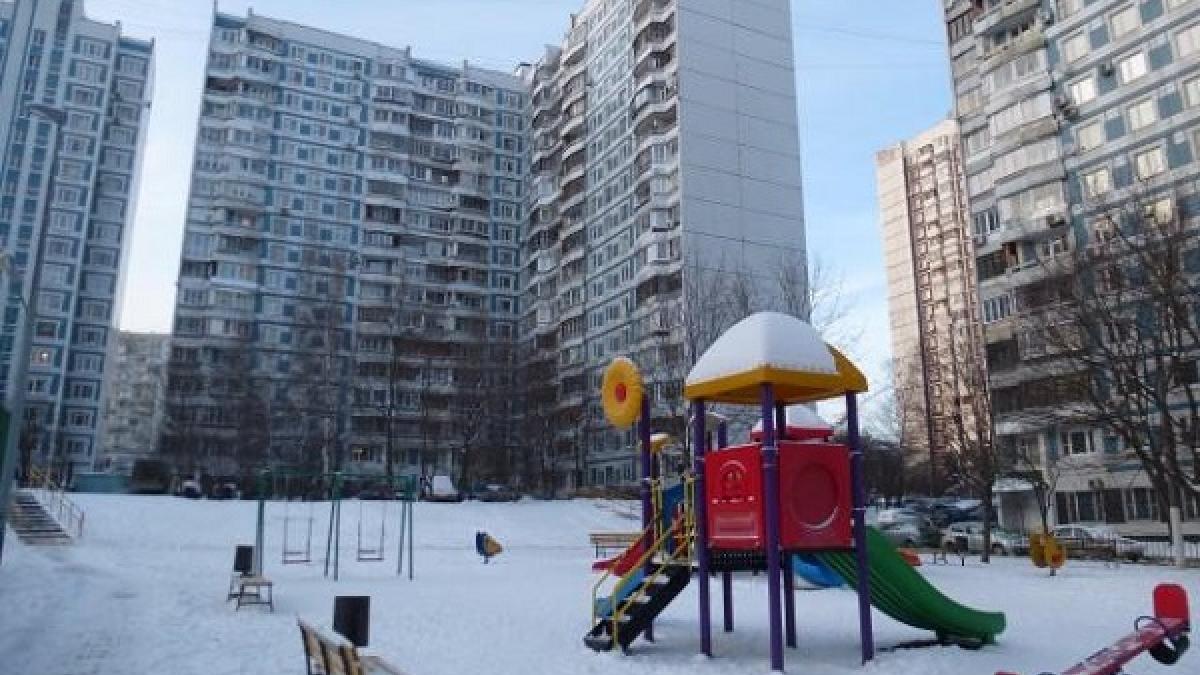 Семья с онкобольными детьми съехала из дома, откуда её пытались выселить Затравленная соседями семья с онкобольными детьми съехала из квартиры