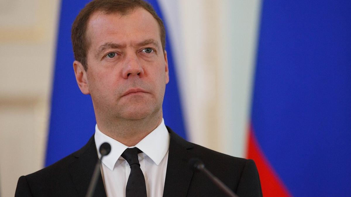 Последние новости сегодня. Медведев отправил дипломата США читать учебники