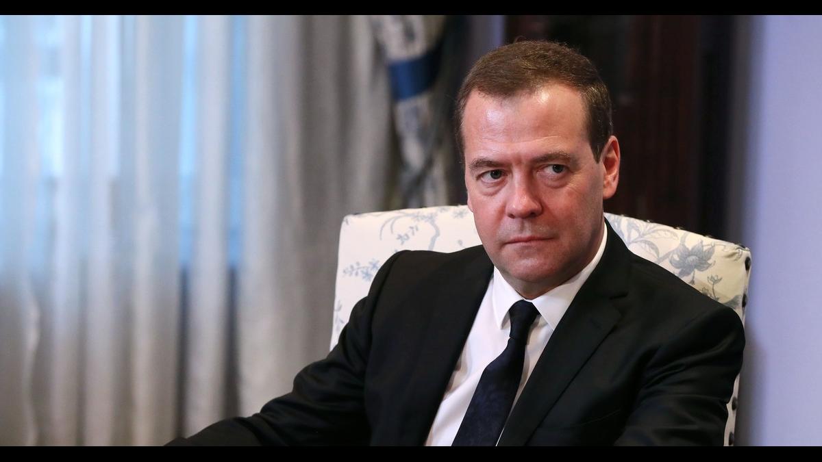 Дмитрий Медведев вновь покинет Россию одновременно с Владимиром Путиным Дмитрий Медведев покинет Россию одновременно с Владимиром Путиным