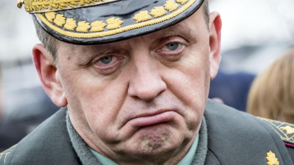 Виктор Муженко Муженко готов отразить нападение России с трех сторон
