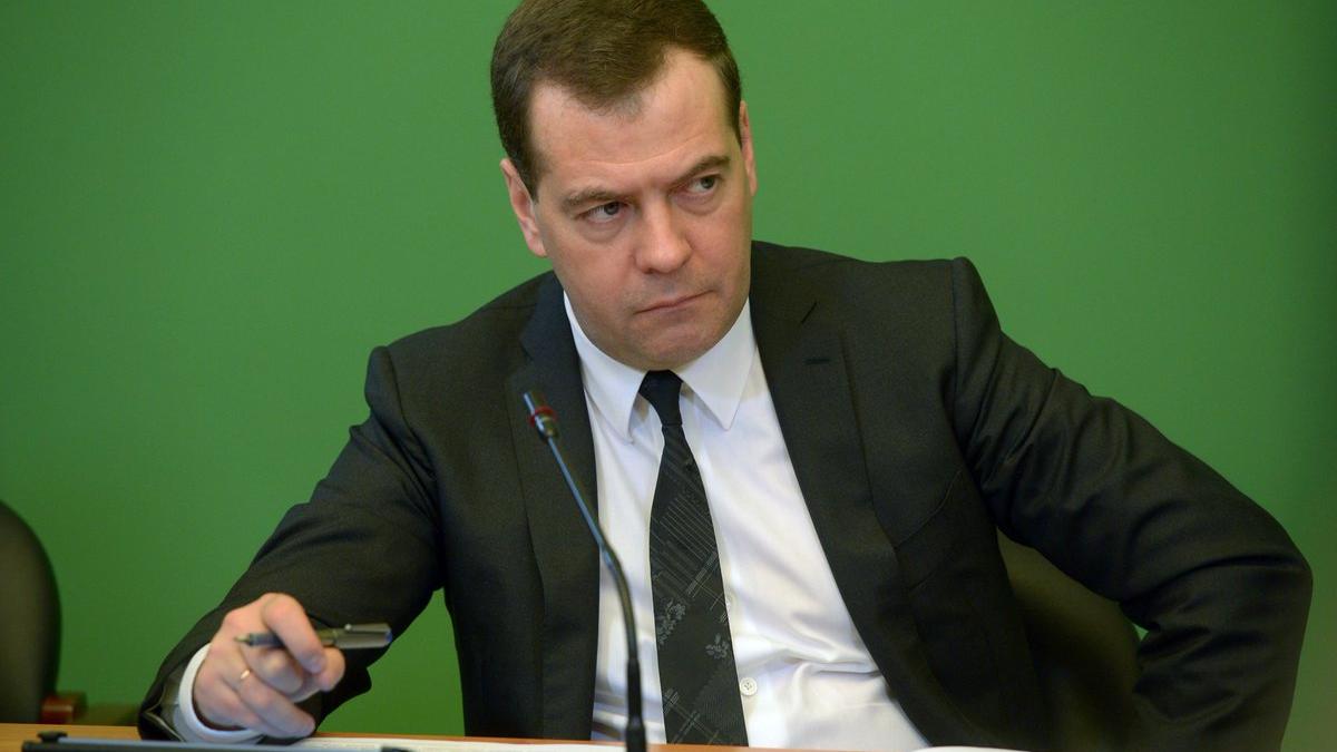 Житель Ростова-на-Дону обратился к Путину с предложением по новой зарплате Медведева Ростовчанин обратился к Путину с предложением по новой зарплате Дмитрия Медведева