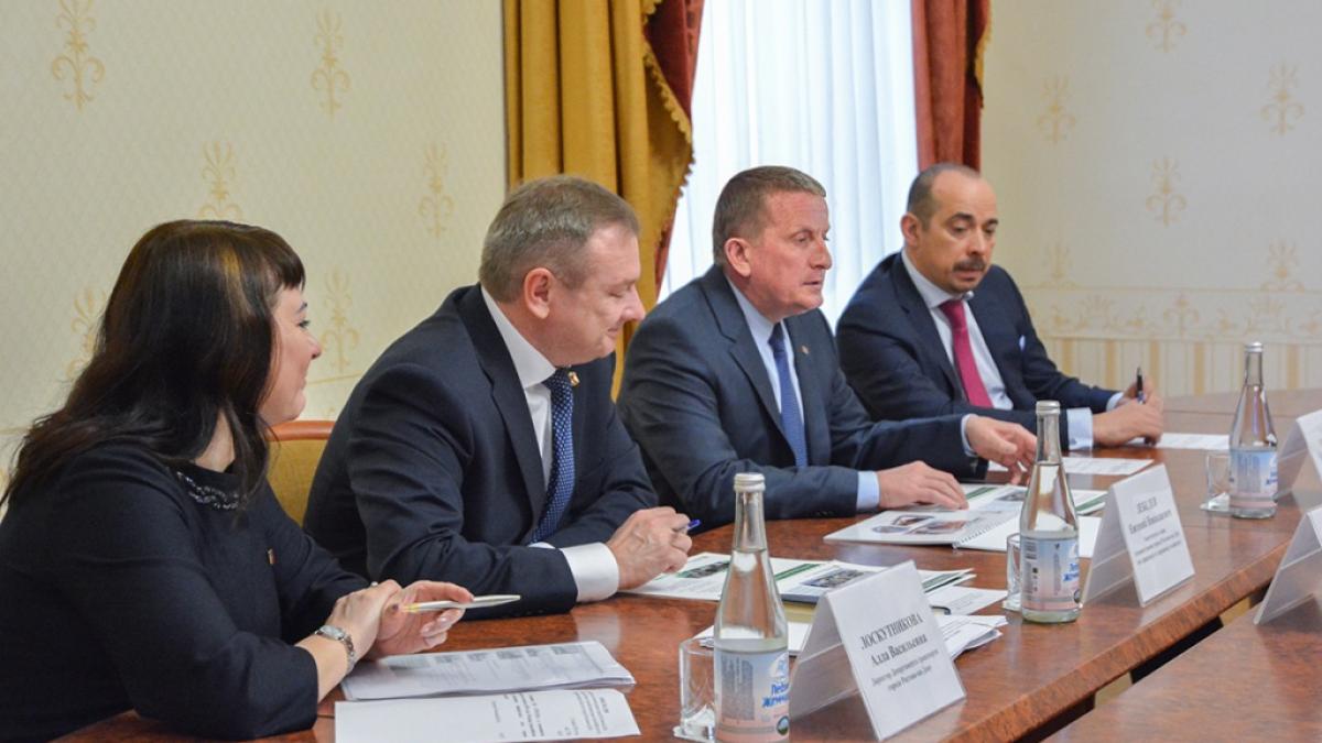 Сергей Горбань дал поручение Алле Лоскутниковой Глава Ростова приказал очистить от реклам все автобусы и маршрутки города