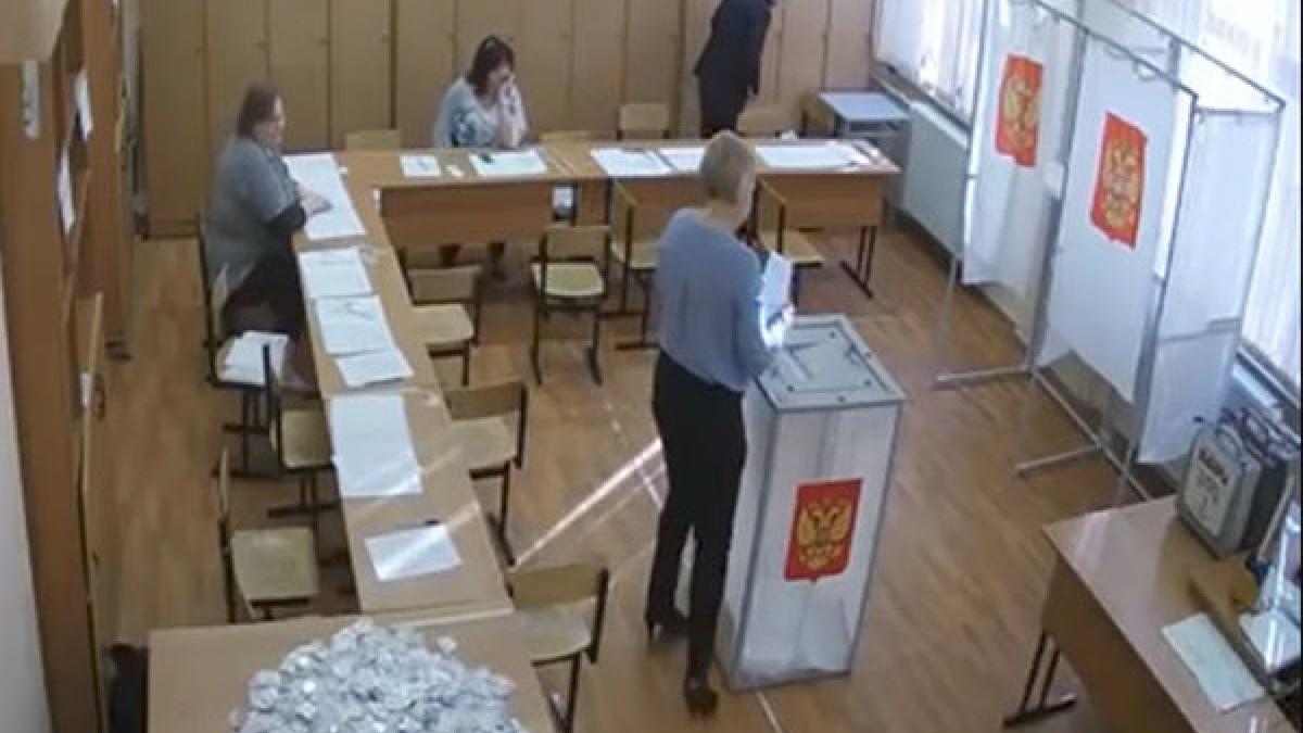 В Люберцах нарушение на участке попало на видео Избирательный участок в Люберцах