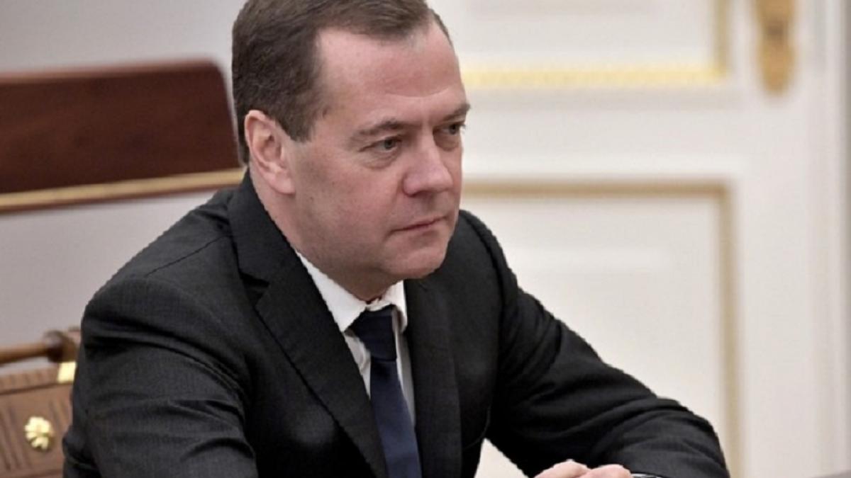 Медведев поддержал предложение о введении скидки на железнодорожные билеты для детей в летнее время Медведев поддержал предложение о введении скидки на железнодорожные билеты для детей в летнее время