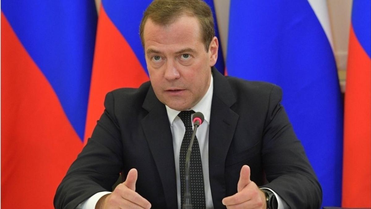 Медведев поручил подготовить проект об отмене советских актов Медведев поручил подготовить проект об отмене советских актов