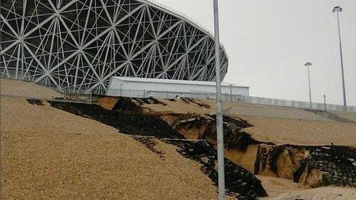Дождь в Волгограде разрушил город Обрушение склона Волгоград Арены