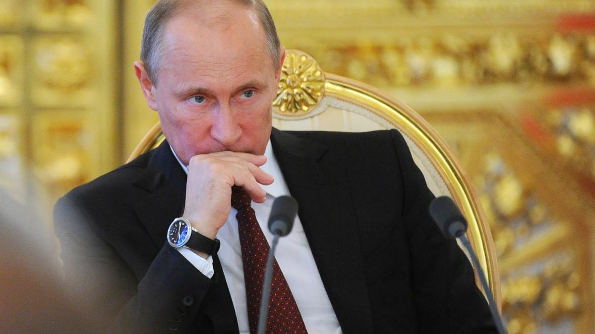 Путин освободил от должности более 10 генералов МВД РФ Путин освободил от должности более 10 генералов МВД РФ