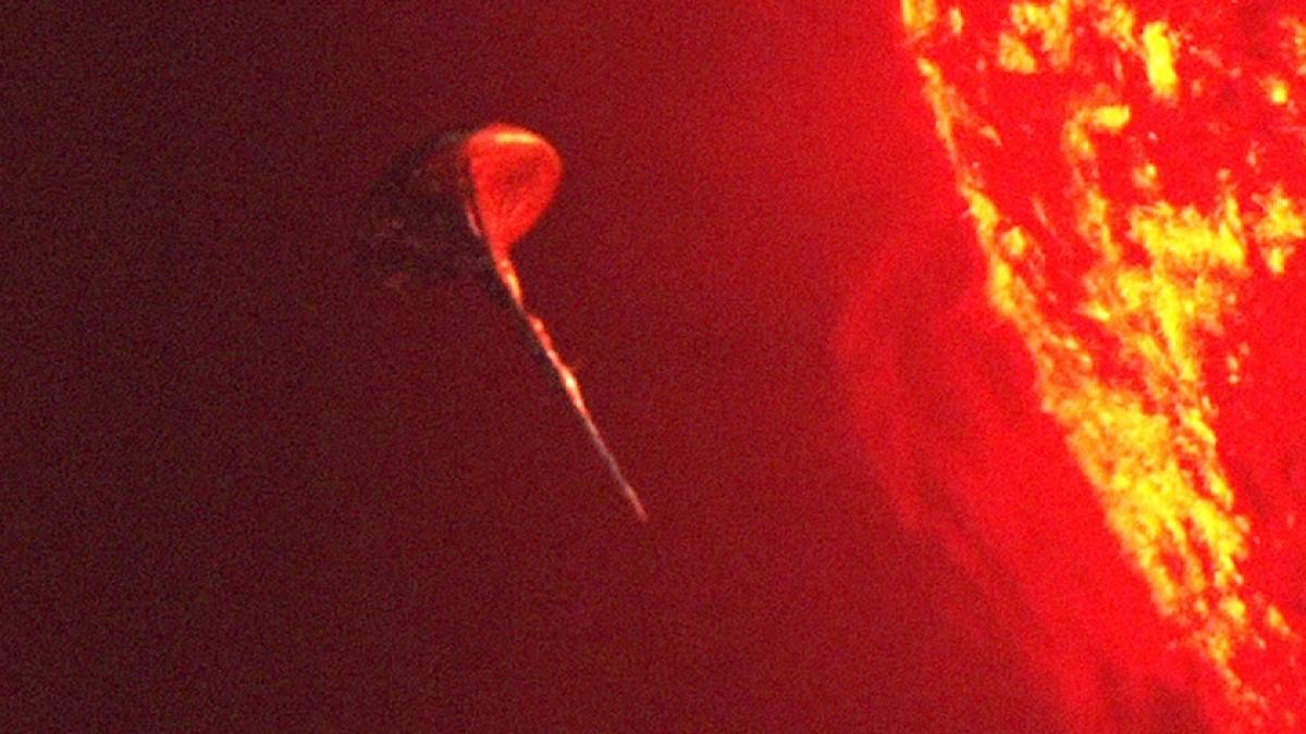 Новое видео получено лабораторией NASA: инопланетный корабль заряжается энергией от Солнца Инопланетный корабль заряжается энергией от Солнца: новое видео получено лабораторией NASA
