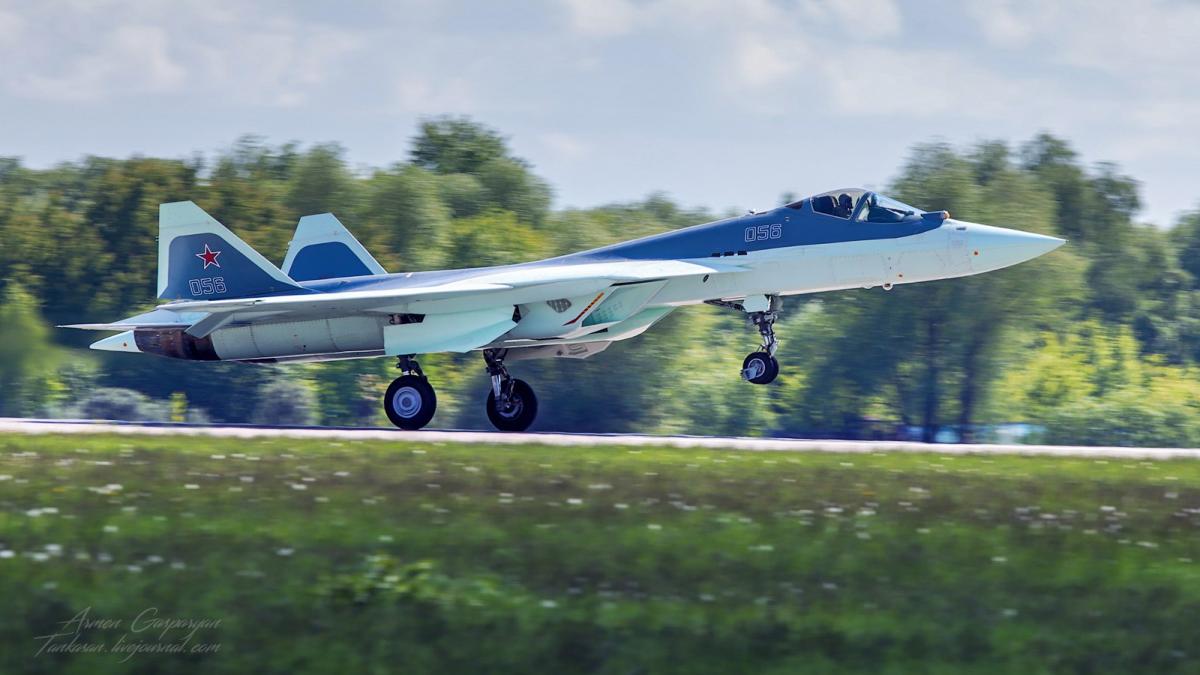 Захватывающие кадры с участием российских истребителей появились в интернете Минобороны РФ опубликовала видеосъемку истребителя Т-50