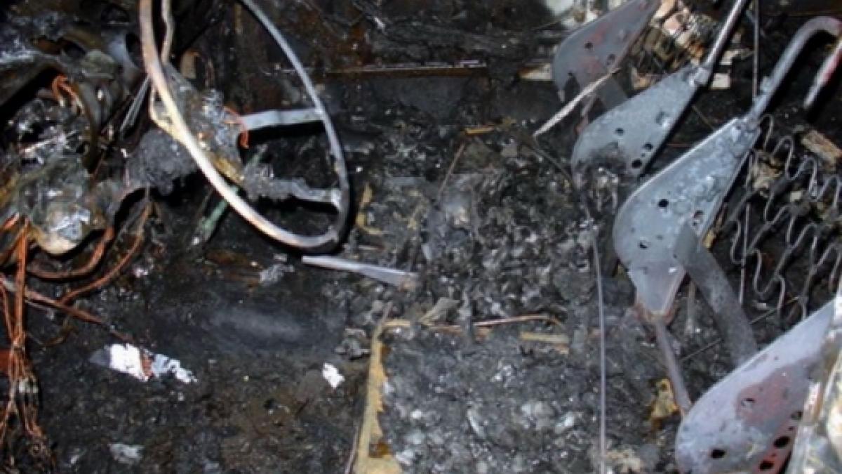 Волгоградские студенты угнали и сожгли «Жигули» своего сверстника Сгоревший автомобиль