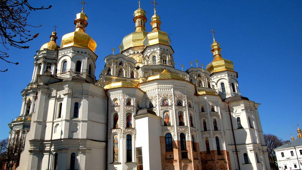 В полиции Киева сообщили о задержании у Киево-Печерской лавры около ста человек В полиции Киева сообщили о задержании у Киево-Печерской лавры около ста человек