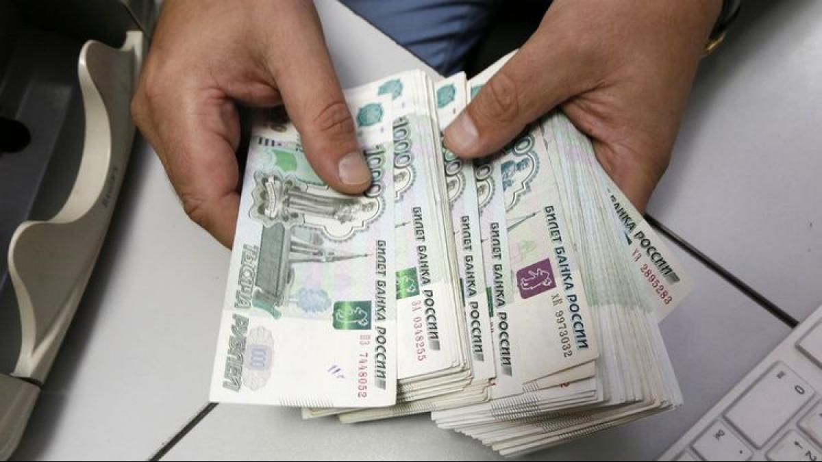 рубли Из-за санкций российский капитал возвращается на родину