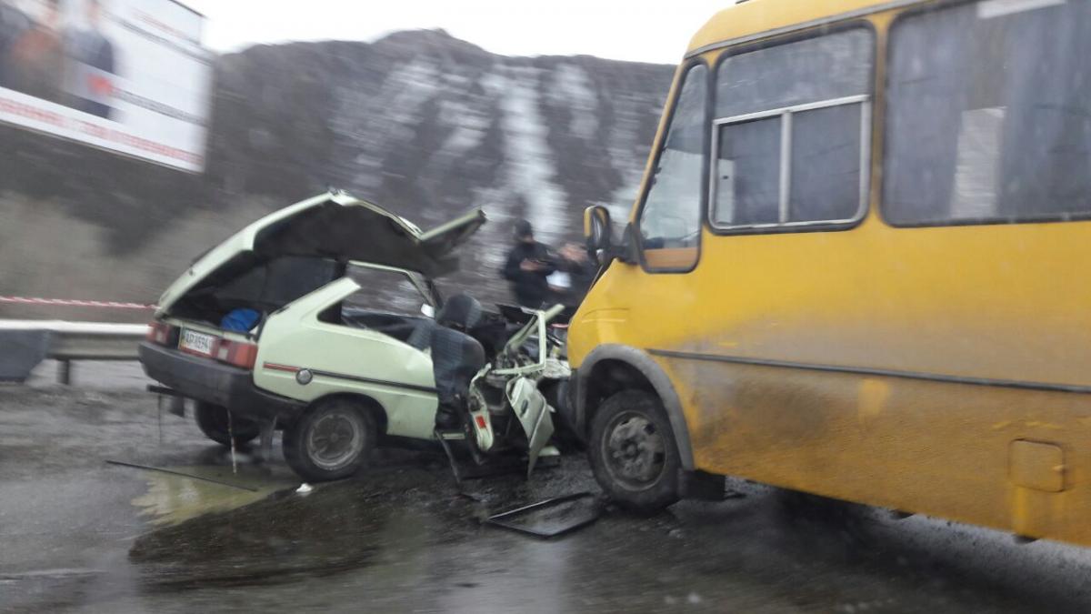 В Ростовской области в лобовом ДТП погибли 3 человека ДТП с маршруткой и ВАЗ