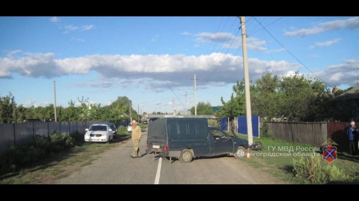 Два молодых мотоциклиста разбились об автомобиль ИЖ под Волгоградом ДТП во Фроловском районе
