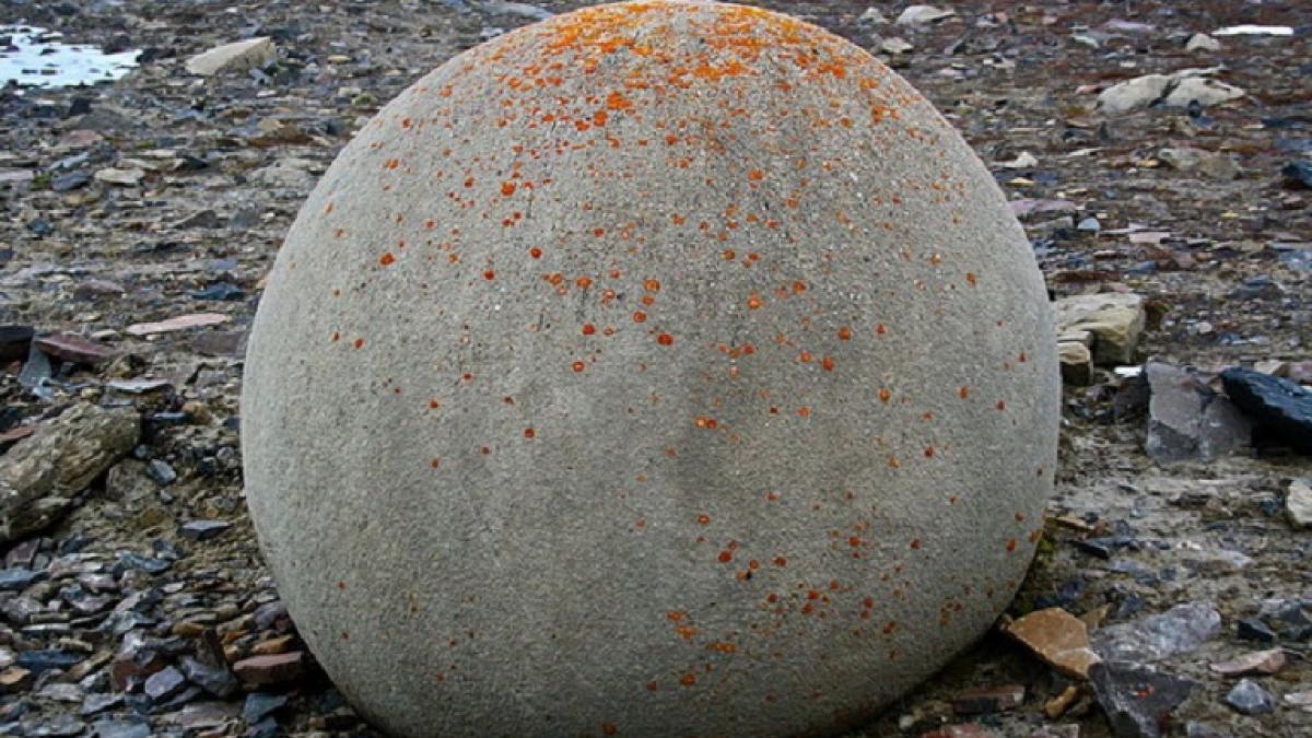 В Арктике обнаружены каменные сферы неизвестного происхождения: загадочные «мячи богов» с российского острова Чамп Загадочные «мячи богов» с российского острова Чамп: в Арктике обнаружены каменные сферы неизвестного происхождения