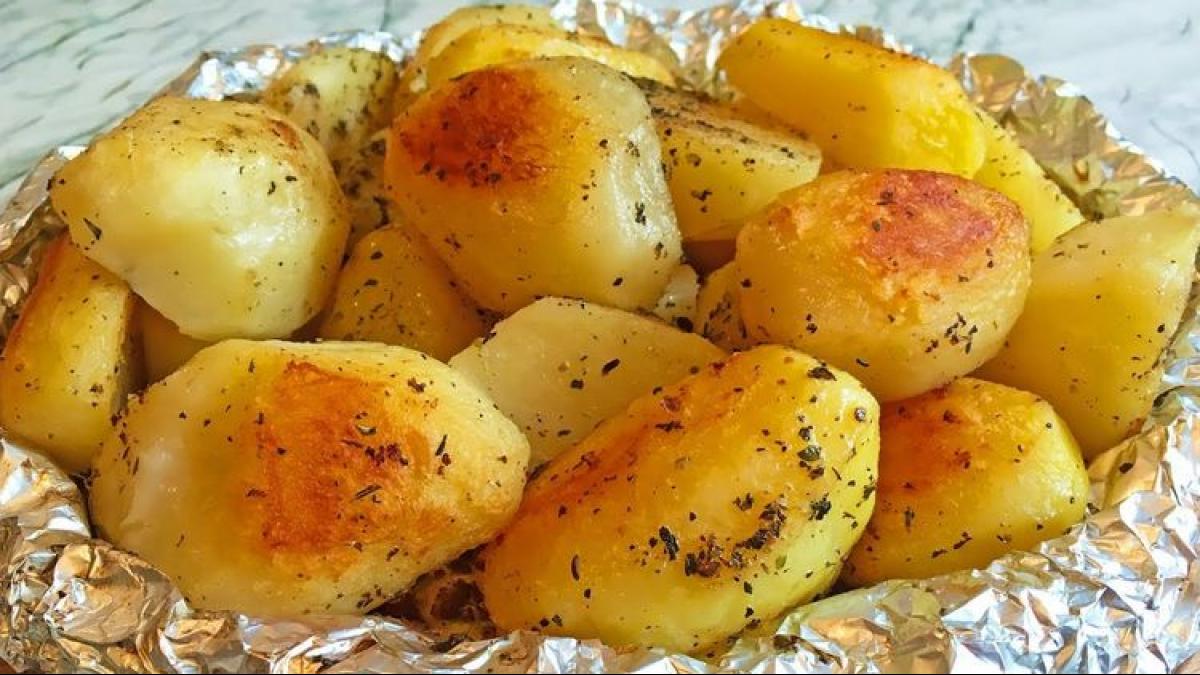 запечённый картофель Монастырская кухня: запечённый картофель под орехово-гранатовым соусом