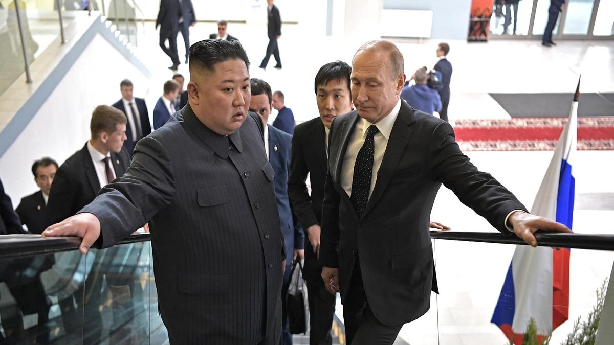 Путин и Ким Чен Ын Путин и Ким Чен Ын обменялись поздравительными посланиями