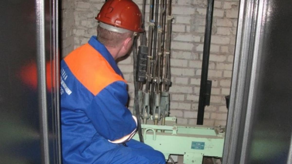Лифт с двумя детьми сорвался в многоэтажке в Сочи Лифт сорвался