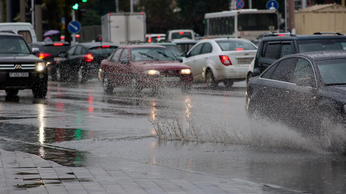 В Краснодаре объявлено второе за неделю штормовое предупреждение В Краснодаре объявлено второе за неделю штормовое предупреждение