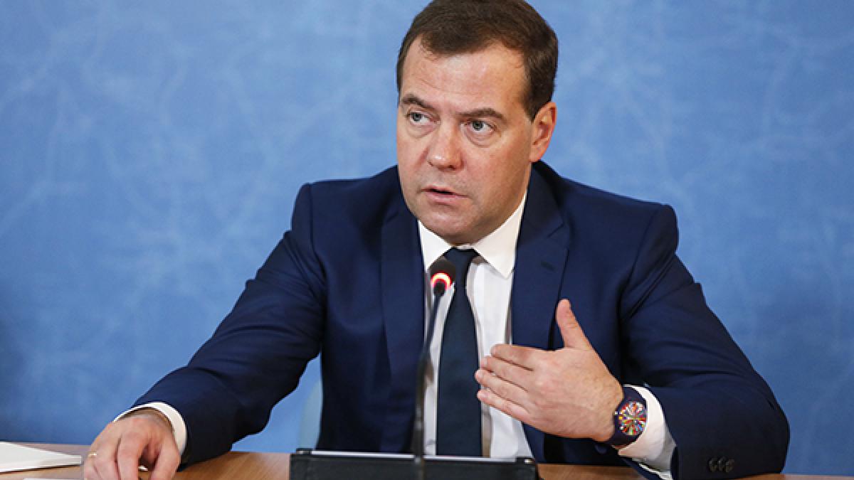 Дмитрий Медведев: пятикратный рост зарплат и пенсий обанкротит государство Дмитрий Медведев: пятикратный рост зарплат и пенсий обанкротит государство