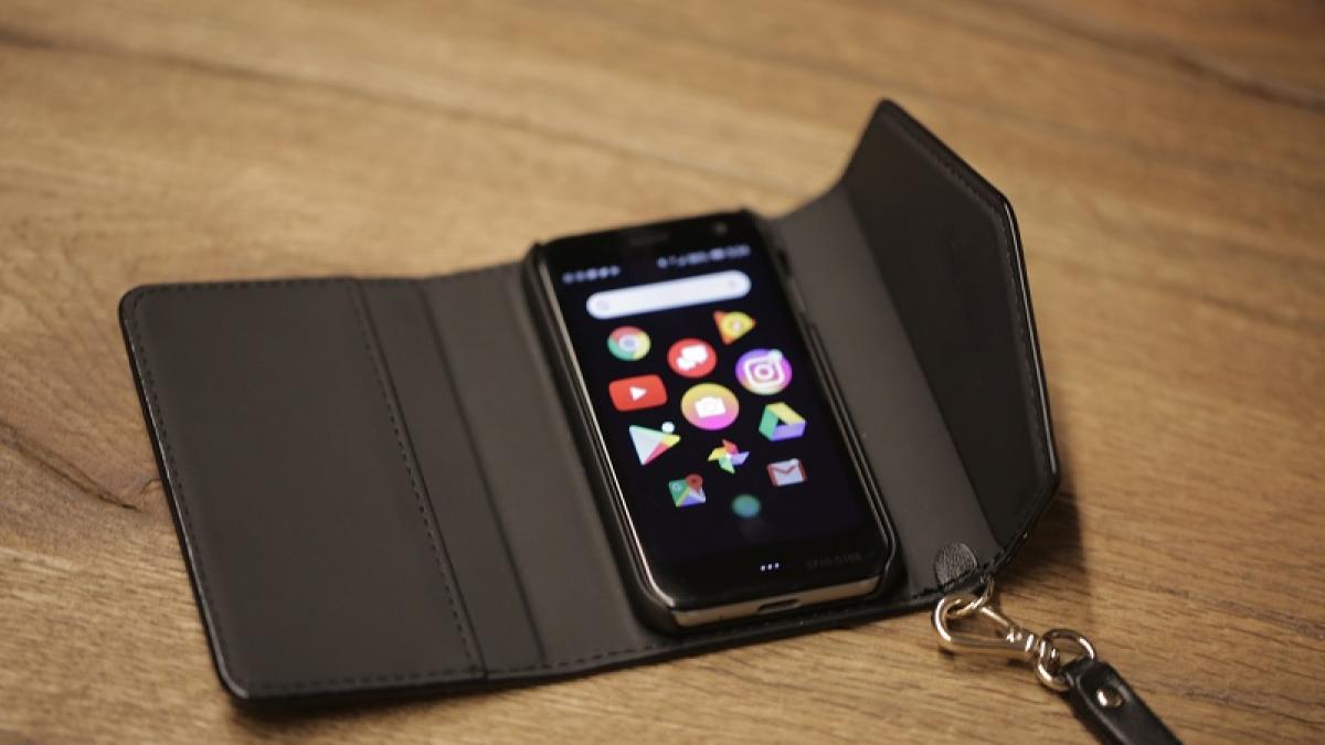 Palm Компания Palm представила самый миниатюрный смартфон на Android