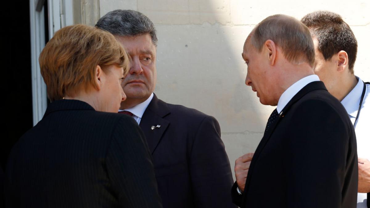 Звонок Путина всколыхнул Киев: Порошенко «настаивает и надеется» Порошенко надеется, что его "возьмут" в "нормандскую четверку"