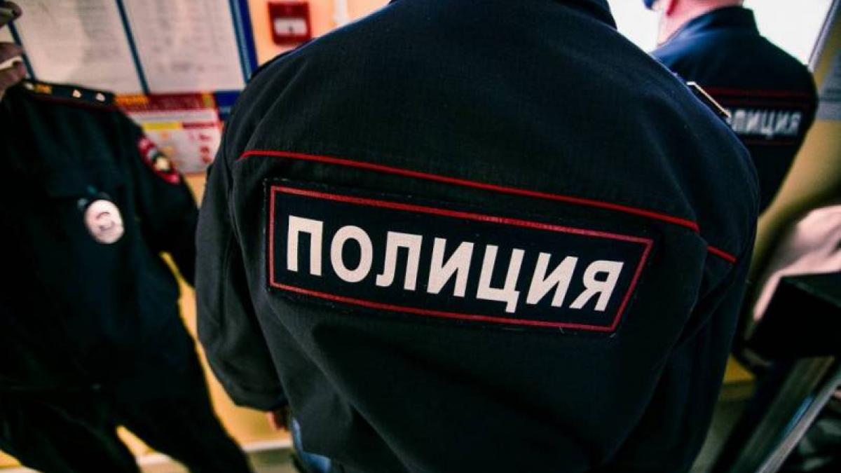 Полицейский похитил больше четырех тонн спирта со склада МВД в КБР Полицейский