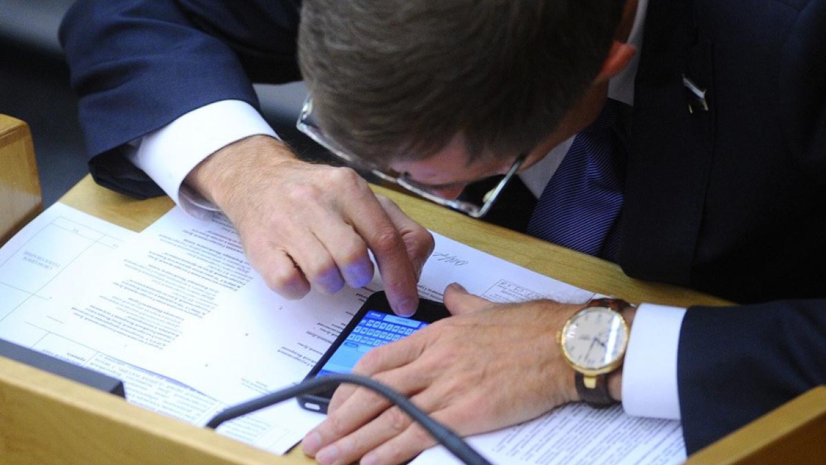 ФСБ станет наказывать и увольнять чиновников за WhatsApp, Viber и Telegram ФСБ будет наказывать чиновников за WhatsApp, Viber и Telegram