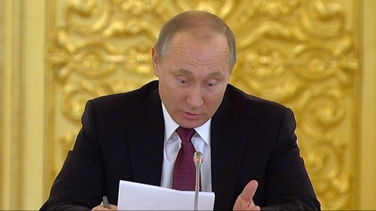 Путин о своем почерке "как курица лапой" Путин рассказал о своем почерке