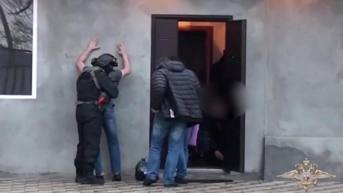 Видео задержания группы торговцев оружием в Ингушетии появилось в сети Задержание торговцев оружием