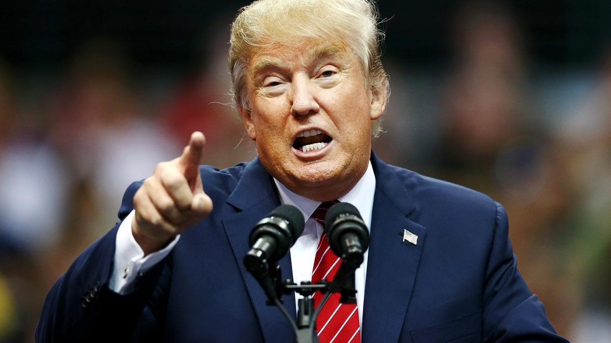 Трамп назвал "аморальной" статью New York Times о тайном расследовании его связей с Россией Трамп жестко ответил на сообщение в СМИ тайном расследовании его связей с Россией