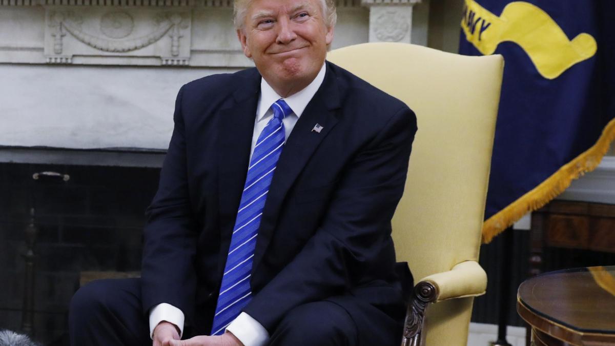 Кто станет президентом США в случае отставки Трампа, узнали СМИ Дональд Трамп