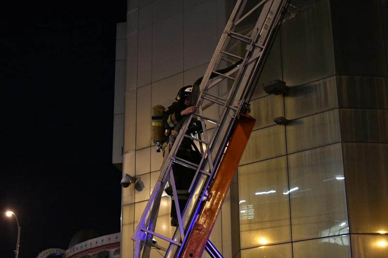 В Краснодаре в ТРЦ «Европа» произошел пожар