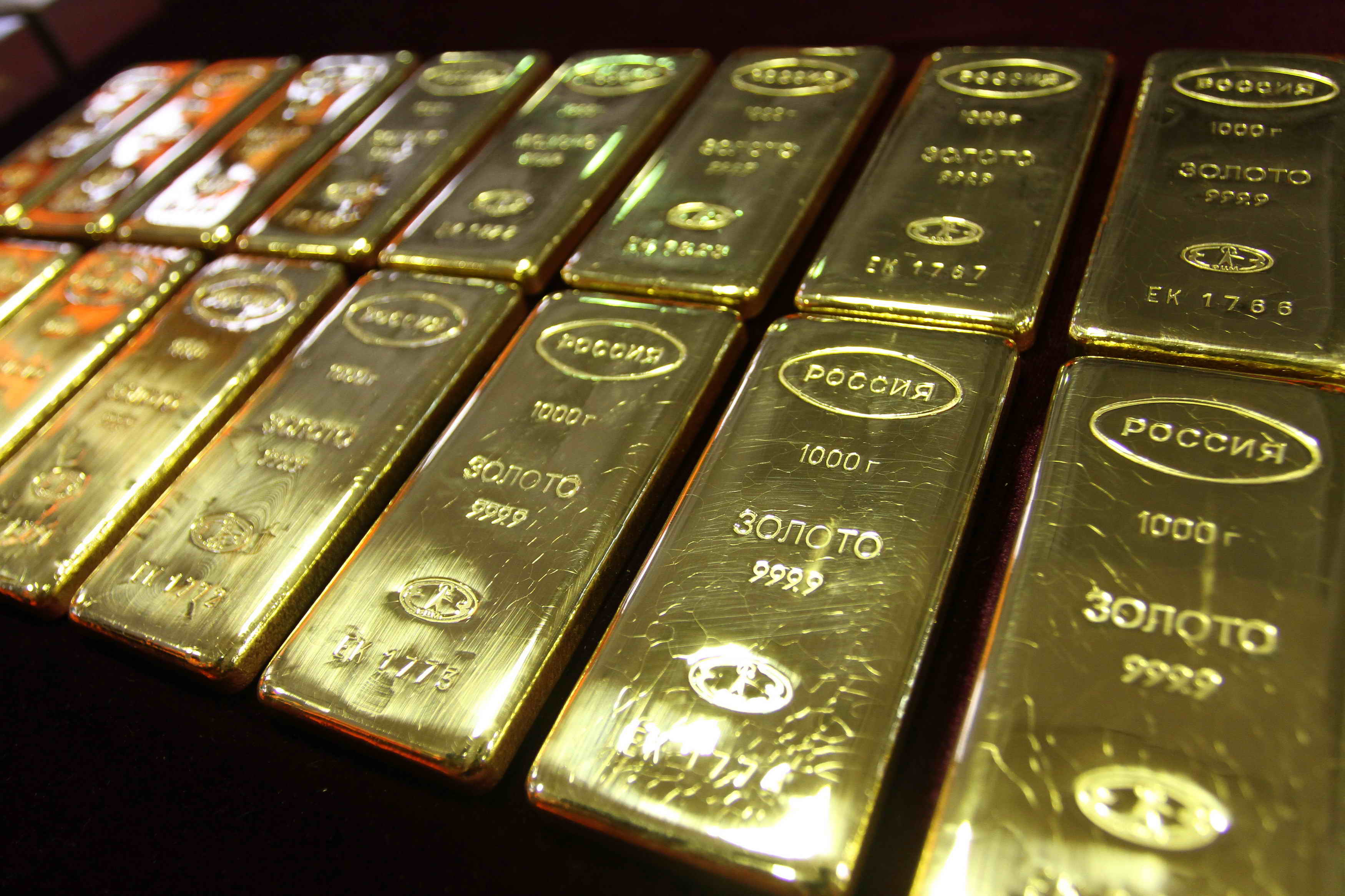 Золото 1 запас. Золото. Слиток золота. Советские слитки золота. Золотовалютные резервы России.