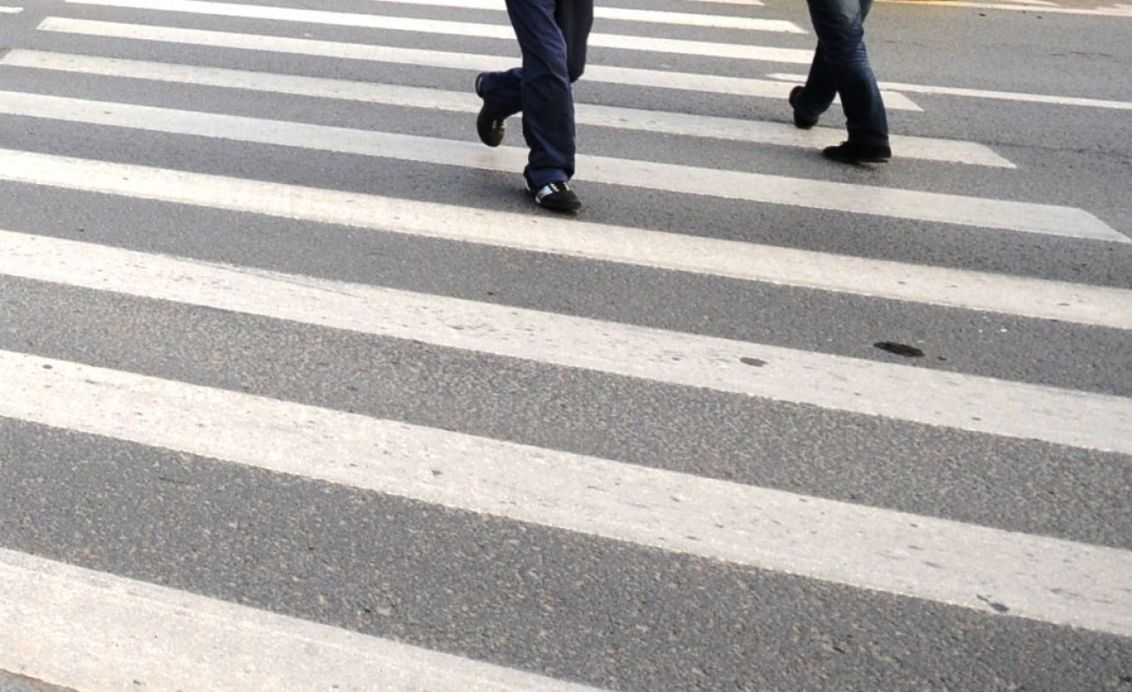 6. пешеход в неположенном месте. пешеход на проезжей части. пешеходный переход для детей. пешеход за 6.