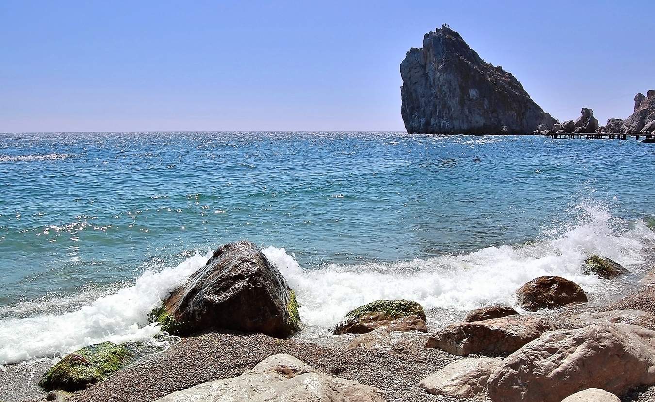на берегу крыма